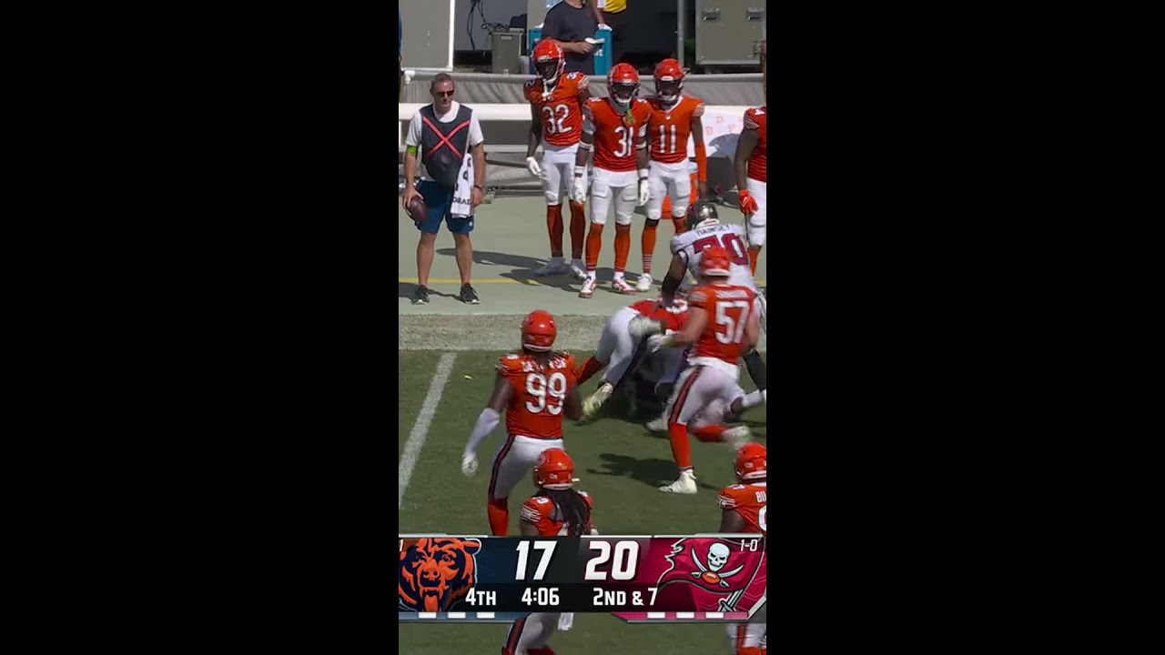 Rachaad White rushes for a 13-yard Gain vs. Chicago Bears