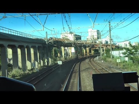 東海道本線の国府津駅～平塚駅間を走行する快速アクティE233系の前面展望