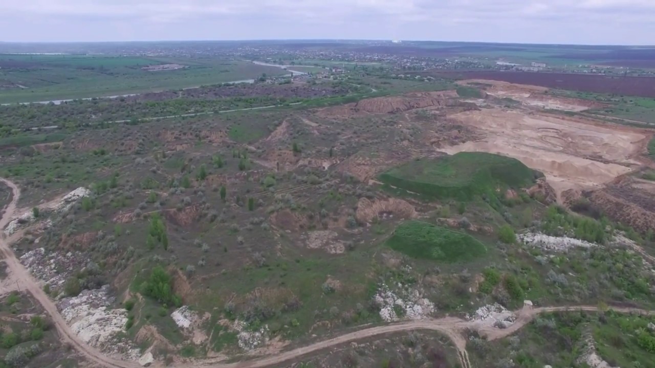 Взрыв горной массы в карьере - YouTube