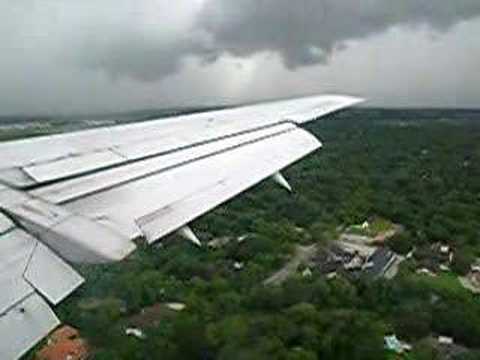 Southwest Airlines Boeing 737-300 (733) landing into Houston-Hobby Airport during a thunderstorm ...