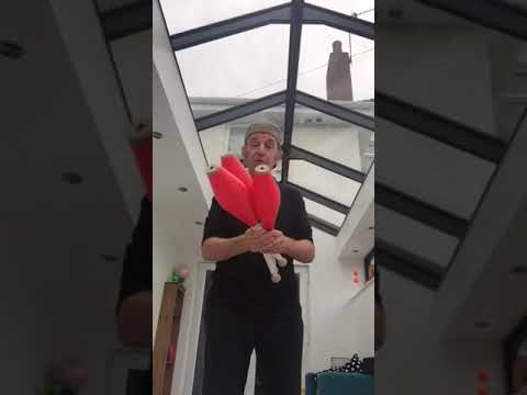Juggling....3 Club trick....The Chin Roll...Ben Cornish explains