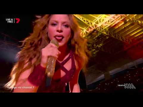 Shakira Makes That Weird Superbowl Tongue Noise Thing For 10 Minutes | Triple M