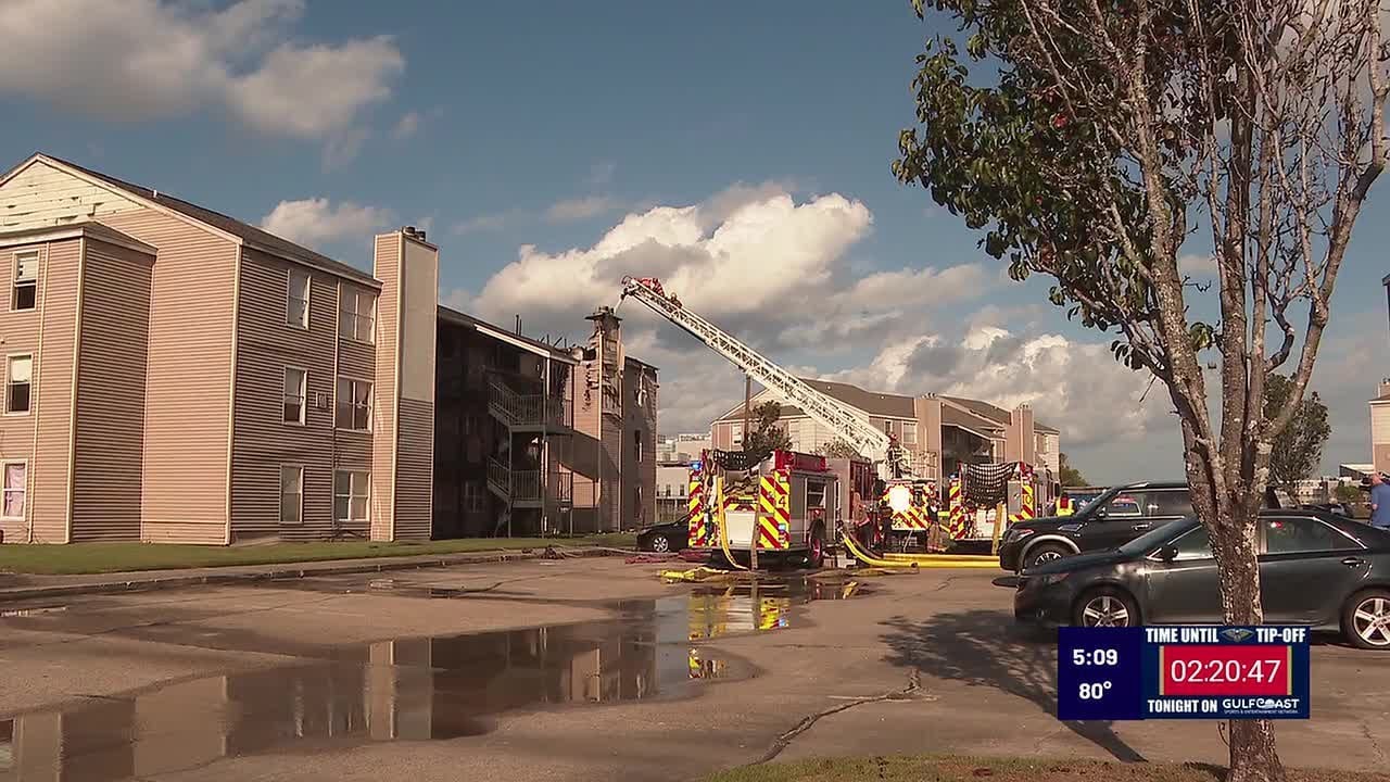 Major fire destroys multiple apartments in New Orleans East - YouTube