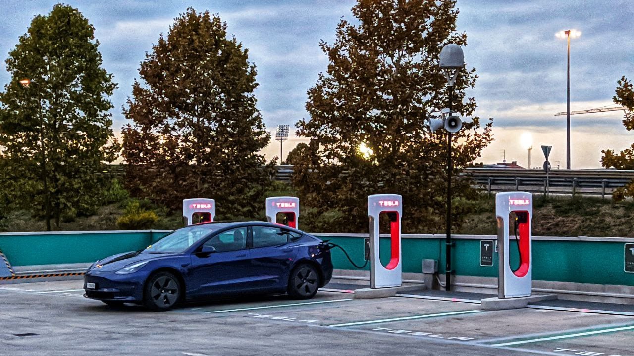 How fast will a Tesla Model 3 Long Range charge at a V3 supercharger ...