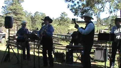 Lynne Lewis sings