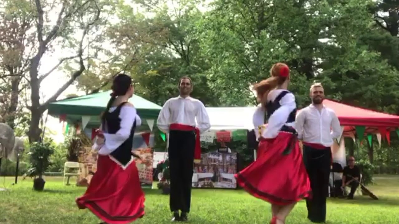 Italian tarantellaitalian folk dance