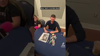 Asking the cast of One Tree Hill to sign old photos of themselves #hoodnews #onetreehill #autographs