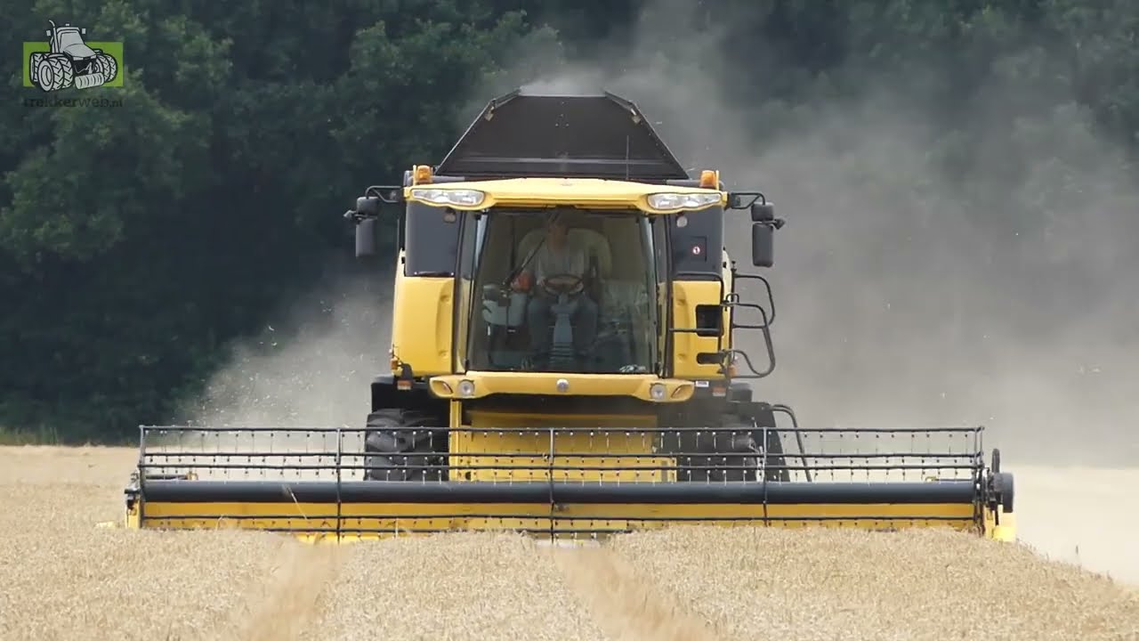 Loonbedrijf Fuhler uit Barger Oosterveld met de New Holland CX 840
