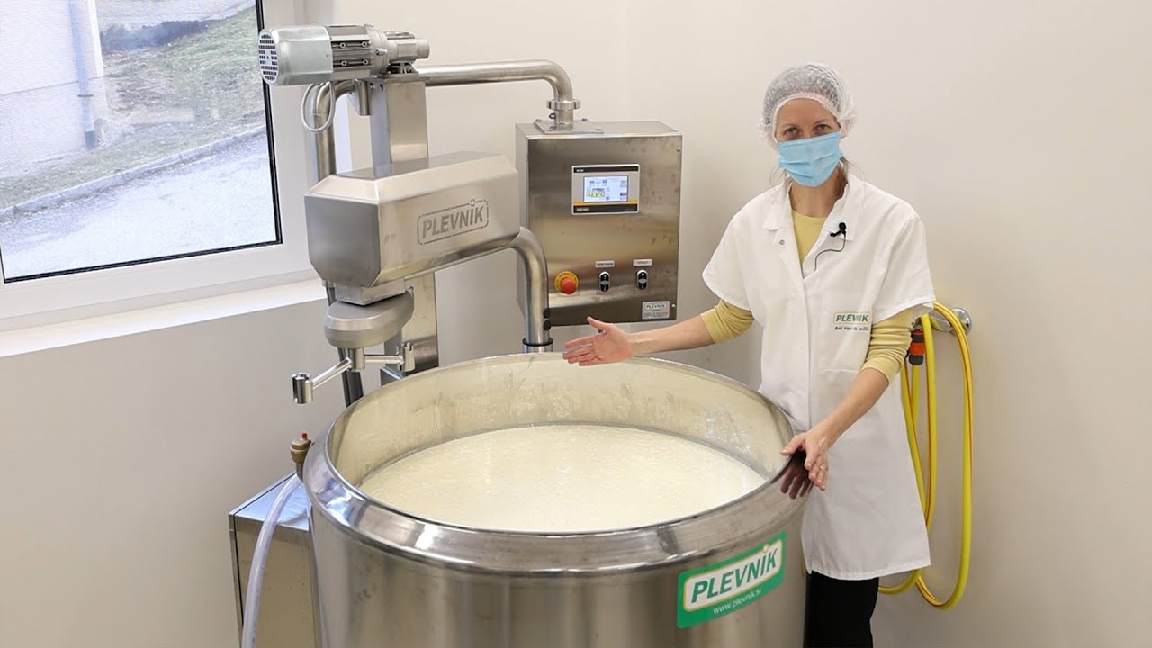 Fabrication de caillé 300 litres avec marmite à fromage Plevnik et prépresse de vidange pneumatique