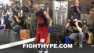 FLOYD MAYWEATHER MAKES CRAZY JUMP ROPE SKILLS LOOK EASY AHEAD OF MARCOS MAIDANA FIGHT