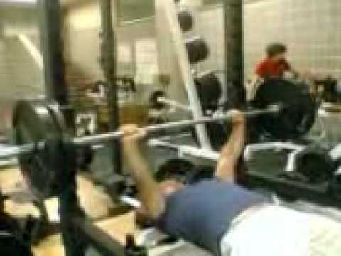 Paul Roa Bench 225 lbs x 13 reps - YouTube