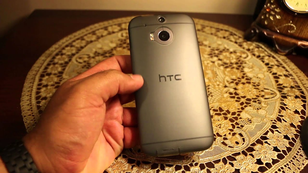 HTC One M8 - A Look at the Official Case came with the Phone