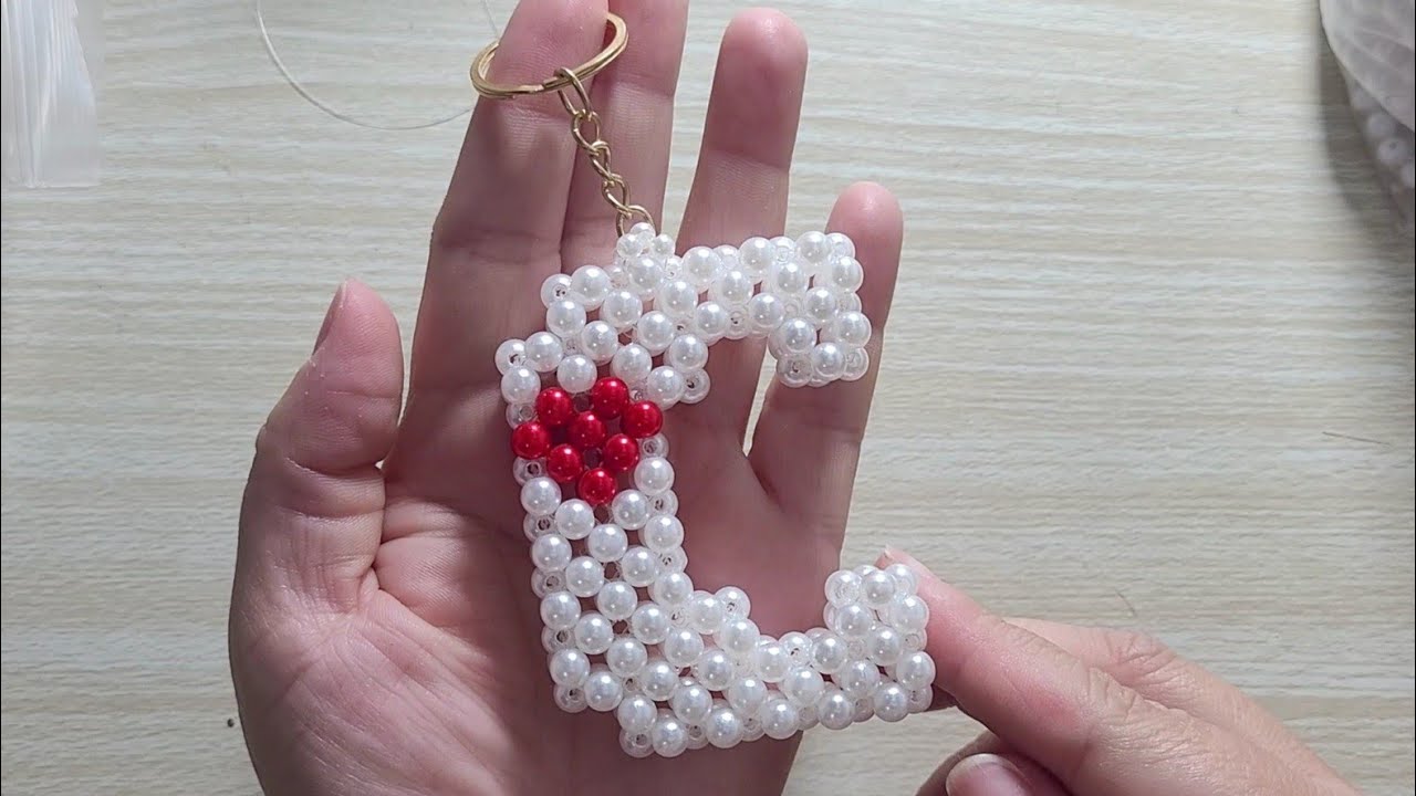 Chaveiro Letra C com pérolas parte 2