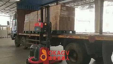 004 AGV forklift unload pallets from a truck