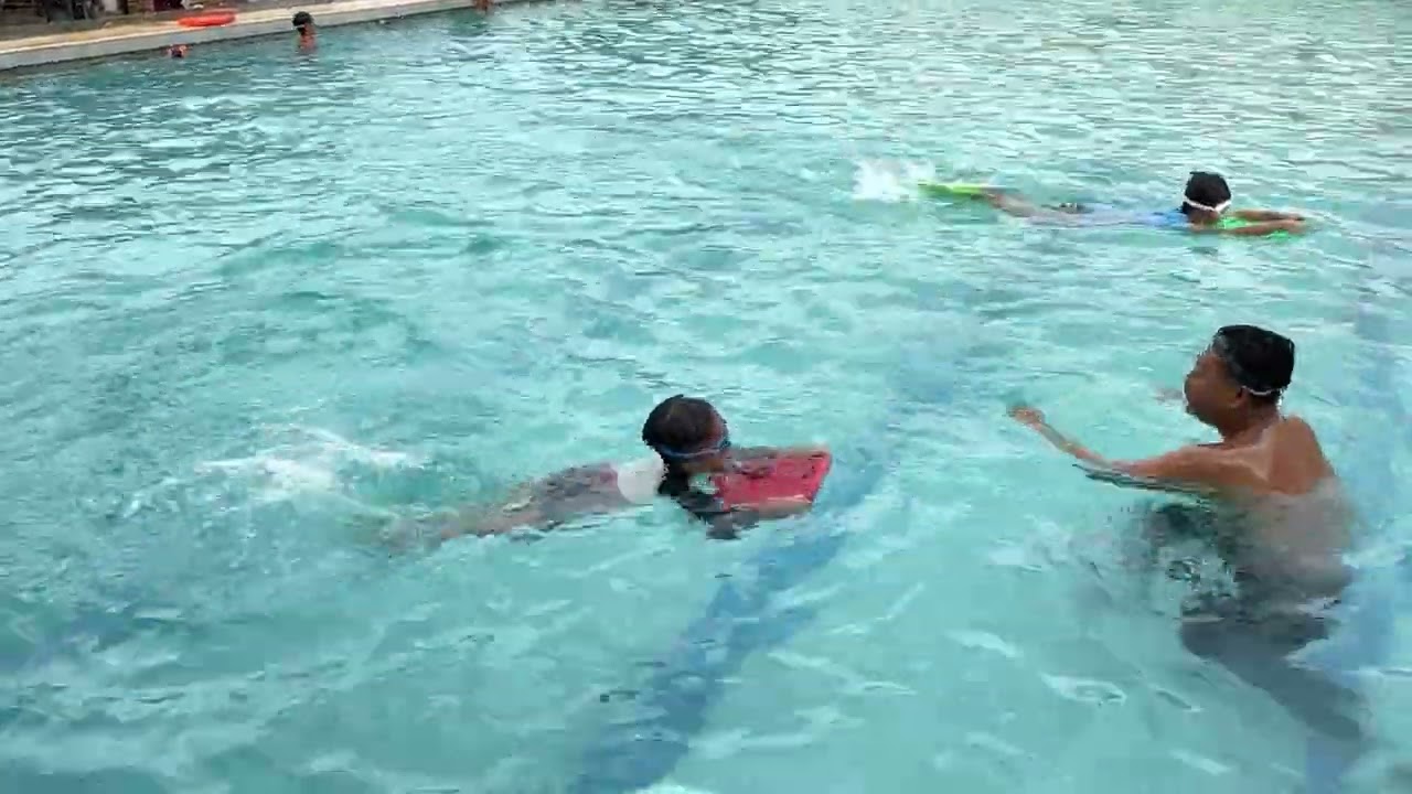 Melvin (ino) les renang bersama Coach Lutfy 