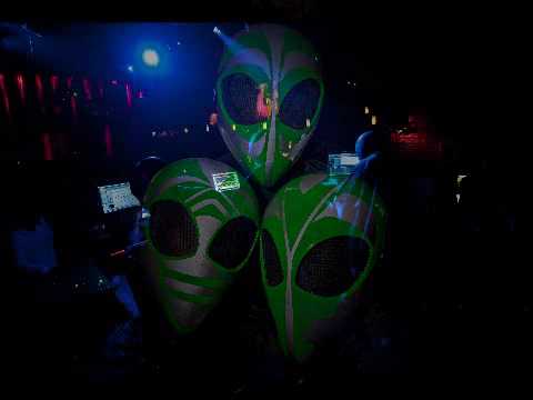 Spacemen "LIVE" - Abduction adlı videoyu YouTube'da izle Spacemen "LIVE" - Abduction adlı videoyu YouTube'da izle