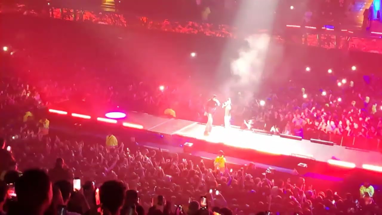 C.R.O - TUMBANDO EL CLUB REMIX FEAT. NEO PISTEA (VIVO MOVISTAR ARENA 2025)