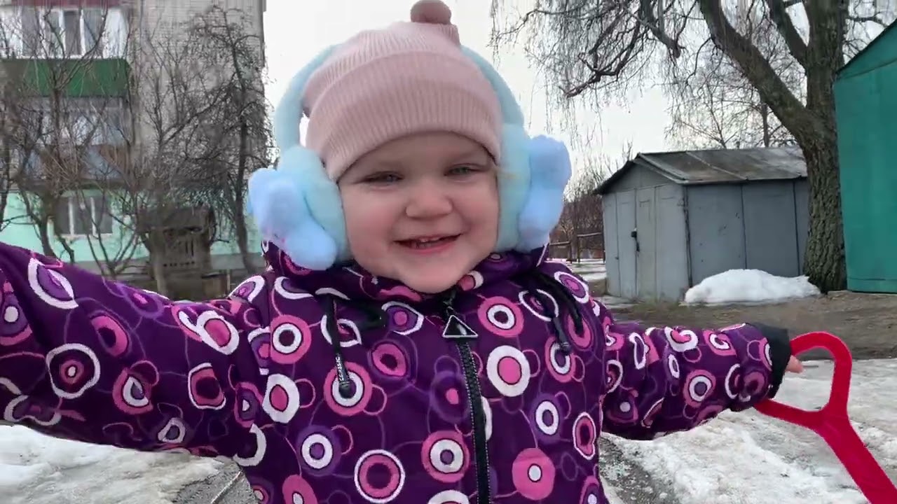 طبق أوكراني غريب من الكرنب. تزورنا صديقتنا هالا. نتسلّى ونستمتع بالحياة. نزرع الفلفل. حفلة هوت دوغ