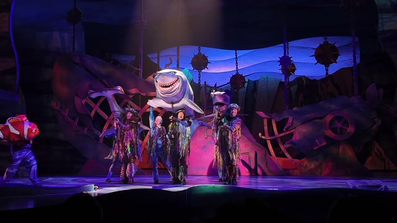Finding Nemo: the big blue and beyond full show! 