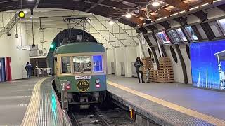 【江ノ電開業120周年記念ロゴマーク】300形305F 藤沢駅発車