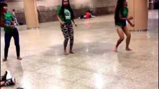 Trio manis bergoyang