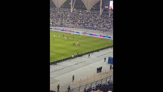 صافرات استهجان من جماهير ‎#الهلال على سالم الدوسري بعد تلقيه بطاقة حمراء