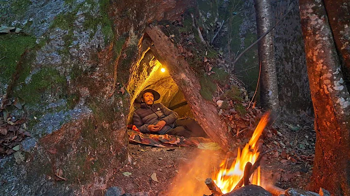 Building Bushcraft Survival Shelter in the wilderness, Solo Winter Camping