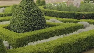 How Xa Tollemache Phases Her Formal Garden with the Surrounding Landscape