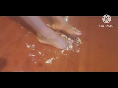 ASMR - Feet crushing a banana #feet #barefoot #asmr #soles #feetcrushing