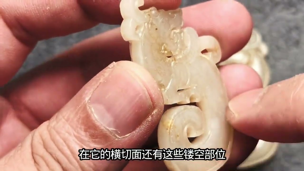 在古代玉器中，玉龙常具有祈福辟邪，彰显身份的寓意。 #高古玉#战汉古