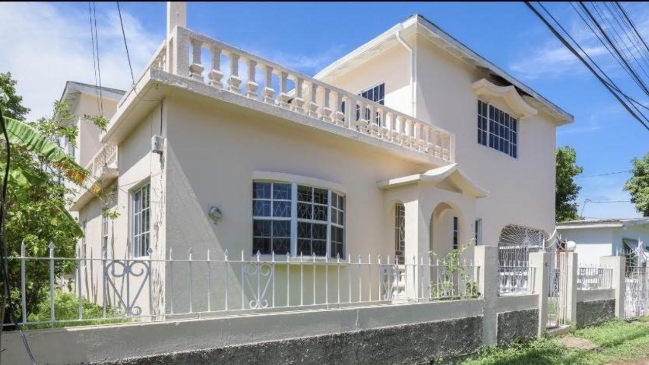 Spacious 6 Bedroom 4 Bathroom House for sale on Kent Avenue, Ensom City