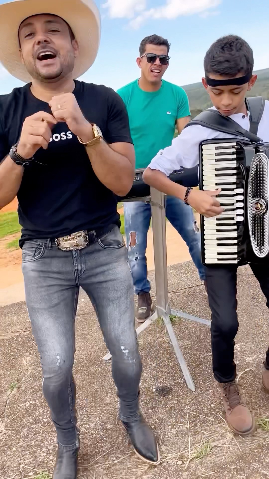 Bota esse Piseiro pra bombar sucesso #boanoiteee #leaozinho #leãozinho #saojoao #sertanejo