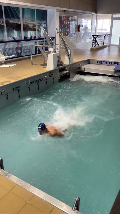 Mastering the currents. 💪📹: @clem_secchi