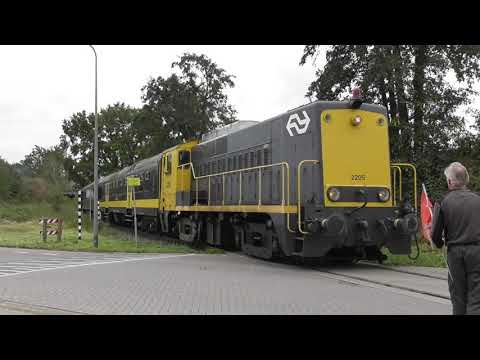 Doorkomst 2200 (2205) met rijtuigen | SHD | Bij Simpelveld