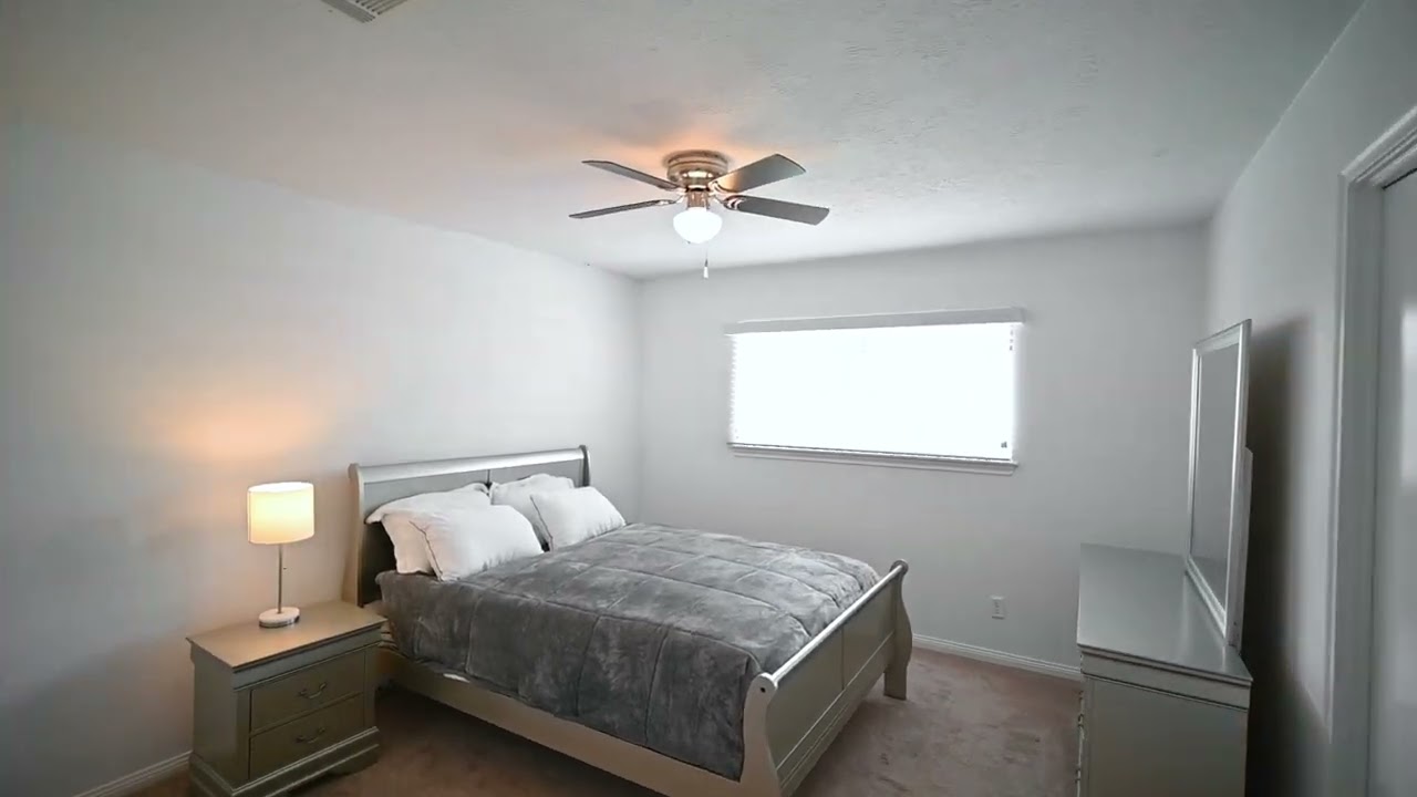 8203 Fernbrook Ln, Houston, TX 77070