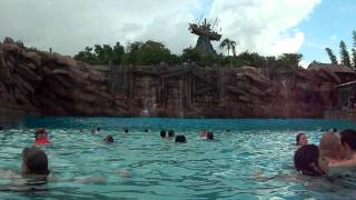 Onda gigante na piscina do Typhoon Lagoon