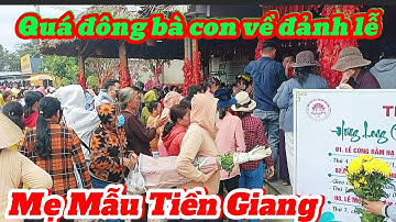 Buổi trưa chủ nhật quá đông bà con cô bác gần xa về Mẹ Mẫu Tiền Giang đảnh lễ các lệnh bà. 