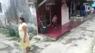 Ngakak, lihat emak-emak berantem tapi kabur