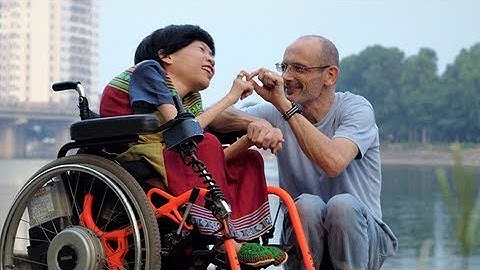 Chuyện tình cổ tích của nữ giám đốc khuyết tật và chàng kỹ sư người Úc