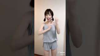 TikTok  タンクトップ　ノーブラ　ポチ