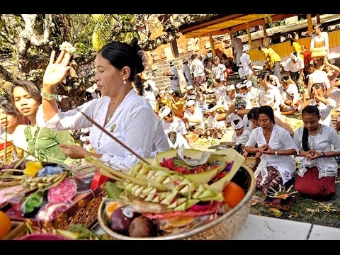 Tata Cara Berdoa di Bali Way of Life in Bali Indonesia 