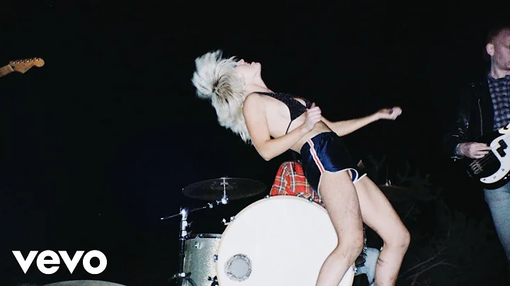 Amyl and the Sniffers - Some Mutts (Can't Be Muzzl...