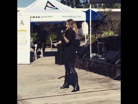 Rachel performing live as a strolling electric violinist