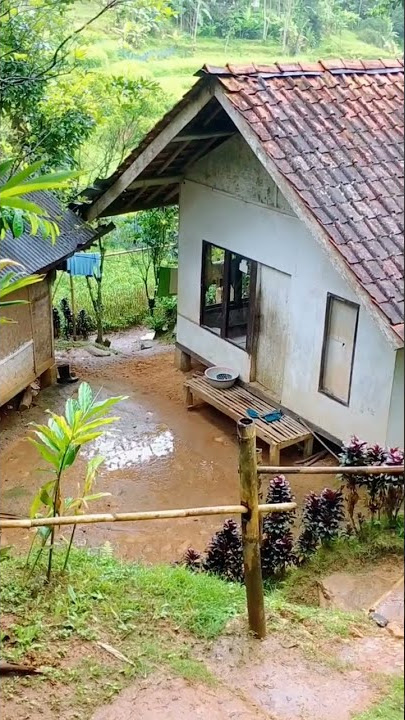 Suasana Rumah di Kampung Sunda dekat Sawah