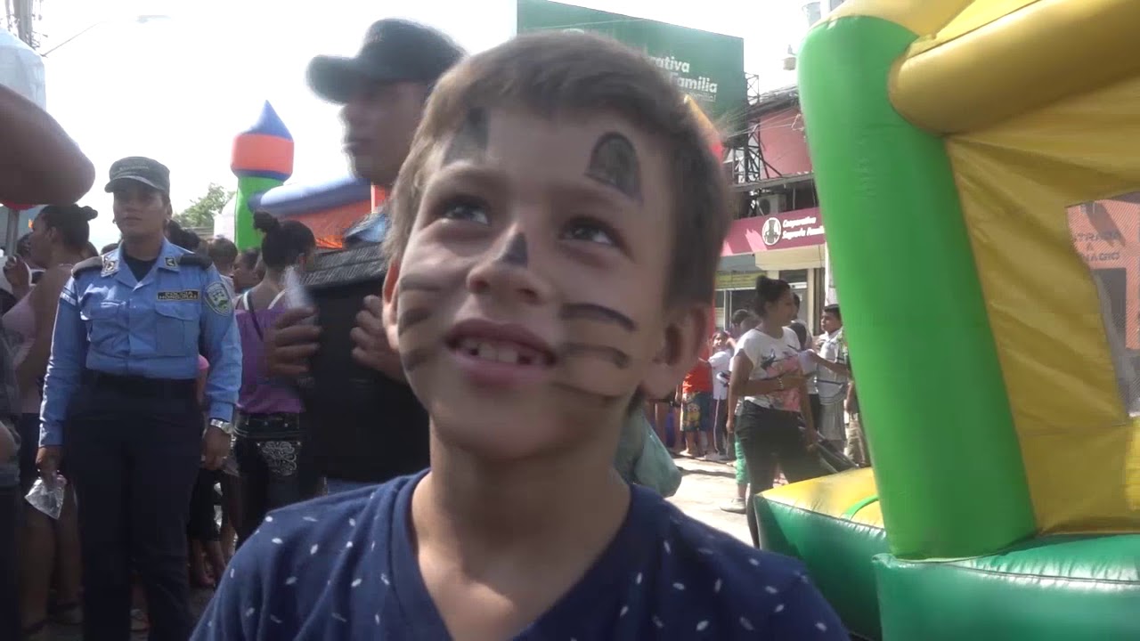 CELEBRACIÓN DEL DÍA DEL NIÑO POR PARTE DE LA POLICÍA NACIONAL, CHOLOMA - YouTube