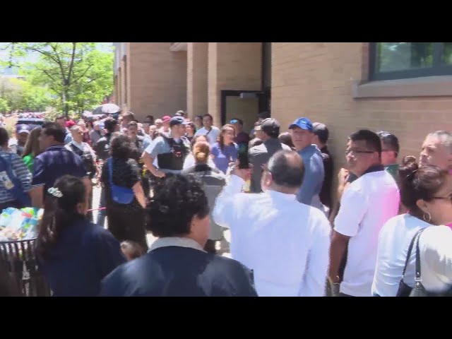 Mexican nationals in Chicago line up to vote in historic presidential election class=