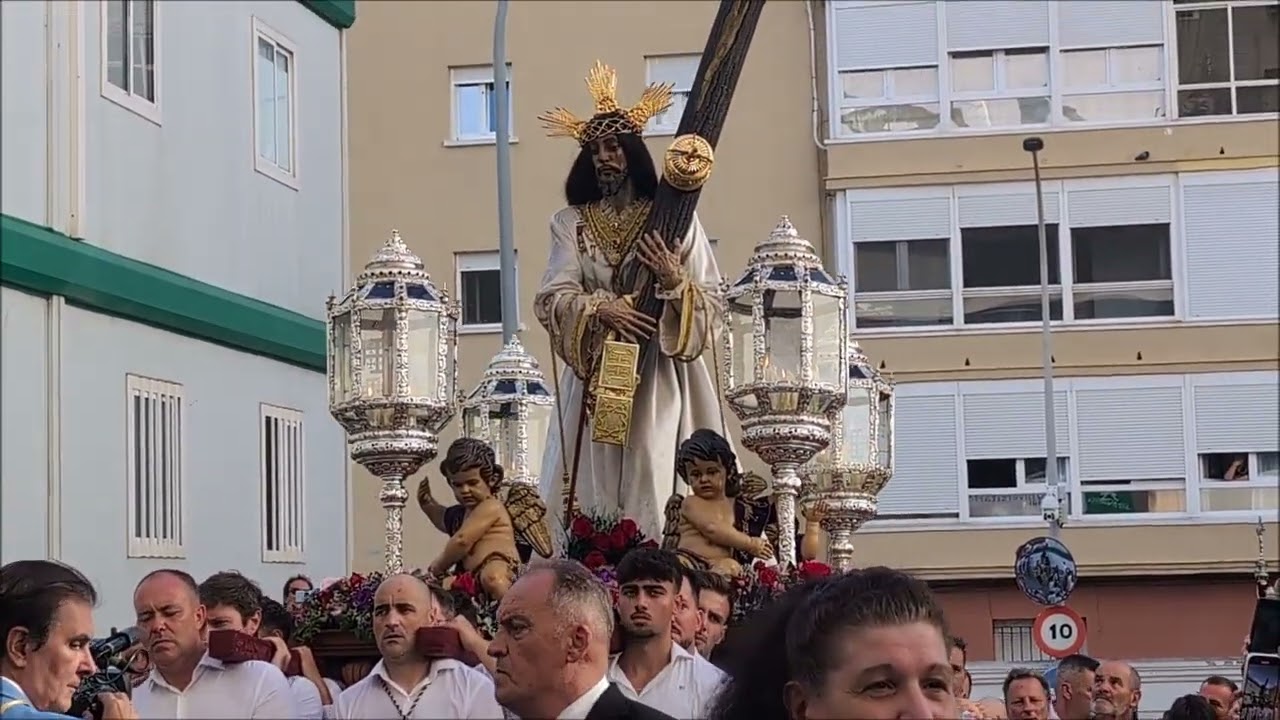 El Nazareno entra en el hospital de Cádiz