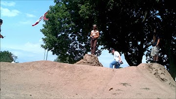 Traxxas Rustler, Traxxas Slash and Losi Hybrid - BMX Dirt Jumping and Bashing 1