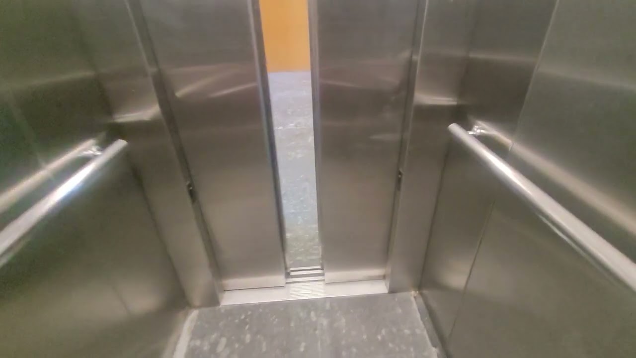 2 ascenseur otis gen2 au parking Marengo SNCF Toulouse France