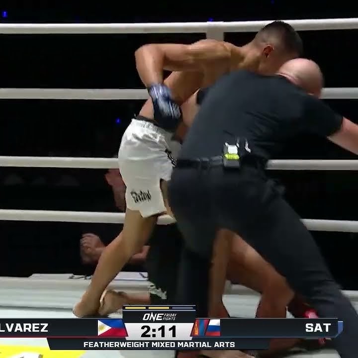 SHUT DOWN 😮‍💨 Nachyn Sat stops Carlos Alvarez with a vicious knee to the body!